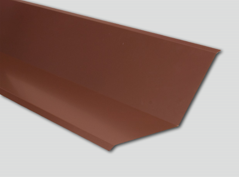 Обшивка над керемиди в кафяв цвят, идеален завършек за покриви и защита от атмосферни влияния.