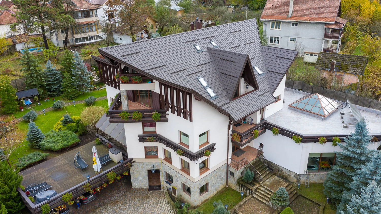 Ремонт на покриви София: решения срещу корозия с метални керемиди и фасадни панели.