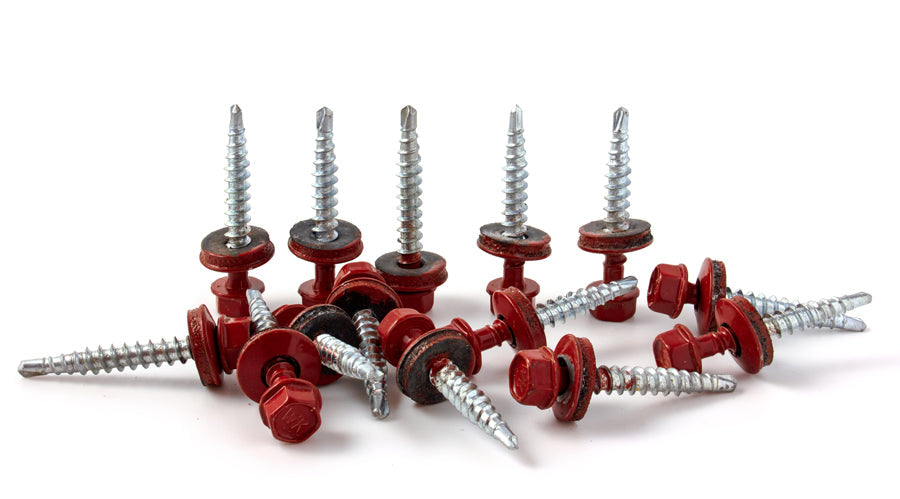 Alt Tag: Крепежни елементи – винтове с шайби за метални керемиди, битумни керемиди и профилирана ламарина; монтаж на тавански стълби